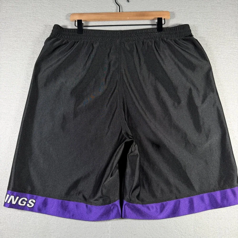 Nike Team Sacramento Kings Basketball Shorts Mens XL Black Purple Vintage 2001